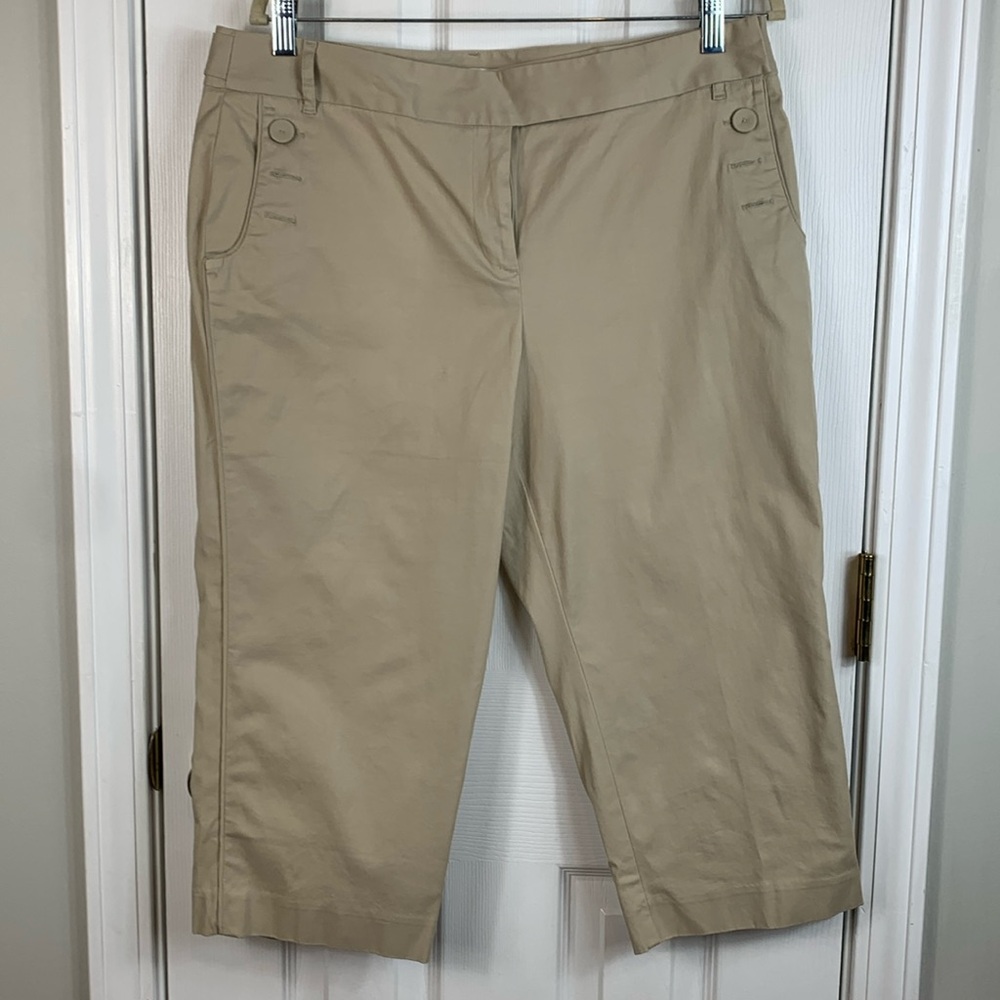 Talbots petites beiges Capri pants size 14 stretch. Button pockets